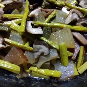 中華風♪にんにくの芽と豚肉炒め